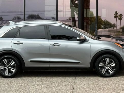 Used 2022 Kia Niro LXS image 14