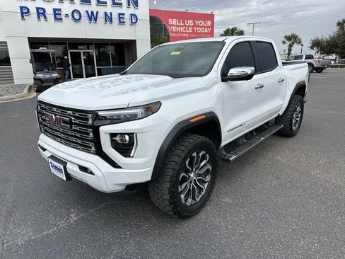 Used 2023 GMC Canyon Denali image 2