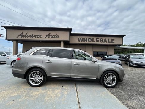 Used 2016 Lincoln MKT AWD w/ Equipment Group 201A image 1