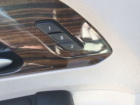 Used 2023 Chrysler Pacifica Limited FWD image 16
