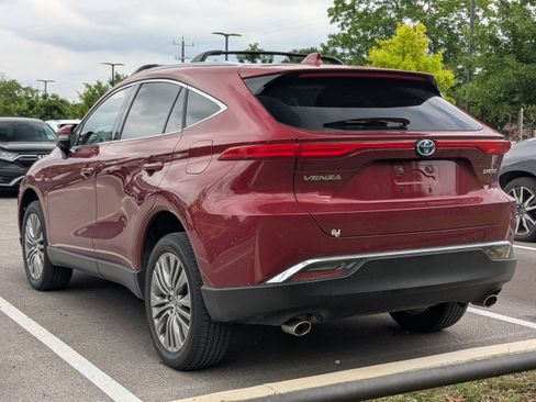 Used 2024 Toyota Venza Limited image 6