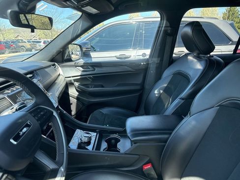Certified 2025 Jeep Grand Cherokee Altitude AWD/4WD image 14