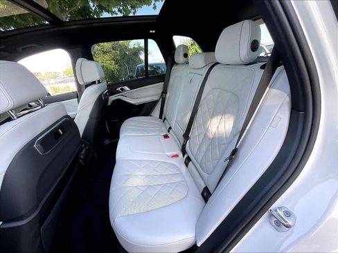 Used 2025 BMW X5 xDrive40i w/ M Sport Package AWD/4WD image 27