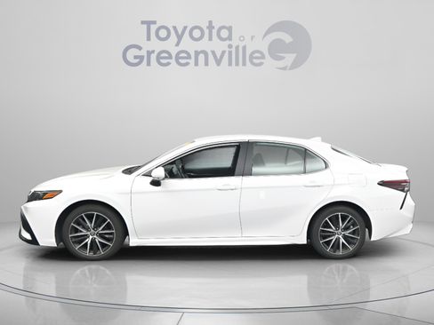 Used 2024 Toyota Camry SE image 6
