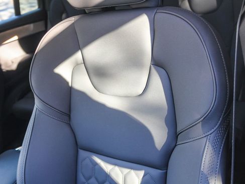 Used 2025 Volvo XC90 B5 Plus image 27