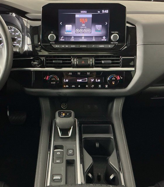 Used 2025 Nissan Pathfinder SV w/ SV Premium Package FWD image 18