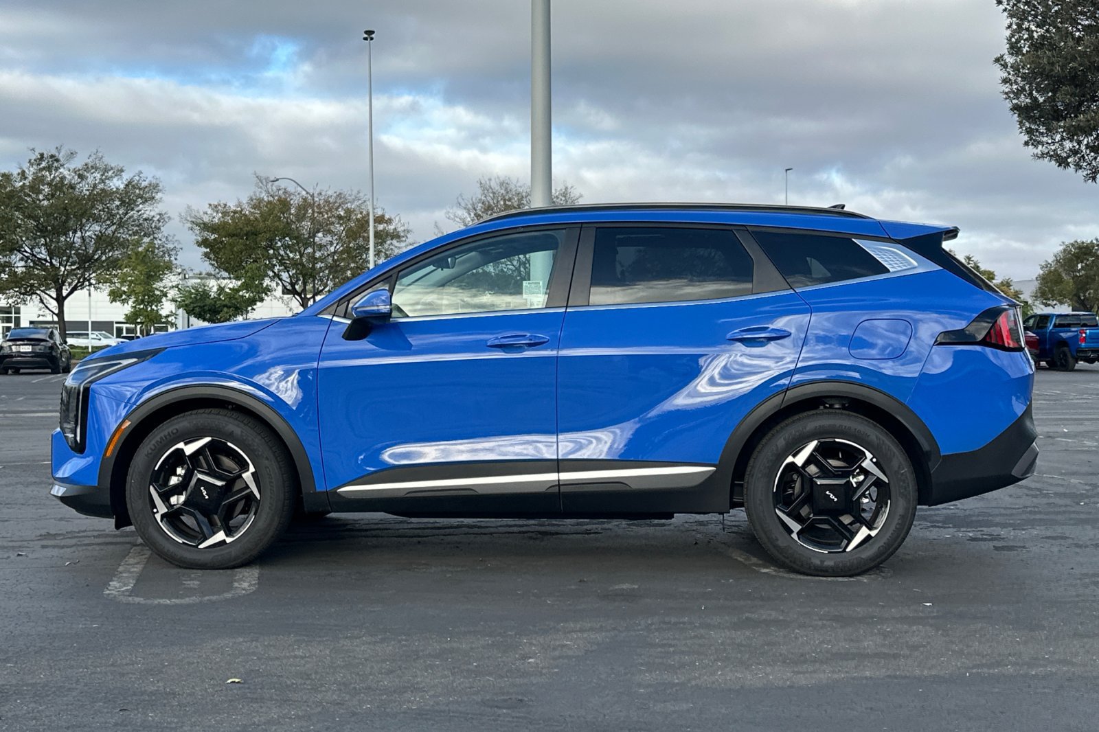 Certified 2026 Kia Sportage EX w/ EX Panorama Roof Package FWD image 8