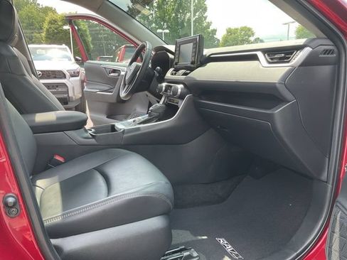 Used 2021 Toyota RAV4 XLE Premium AWD/4WD image 21