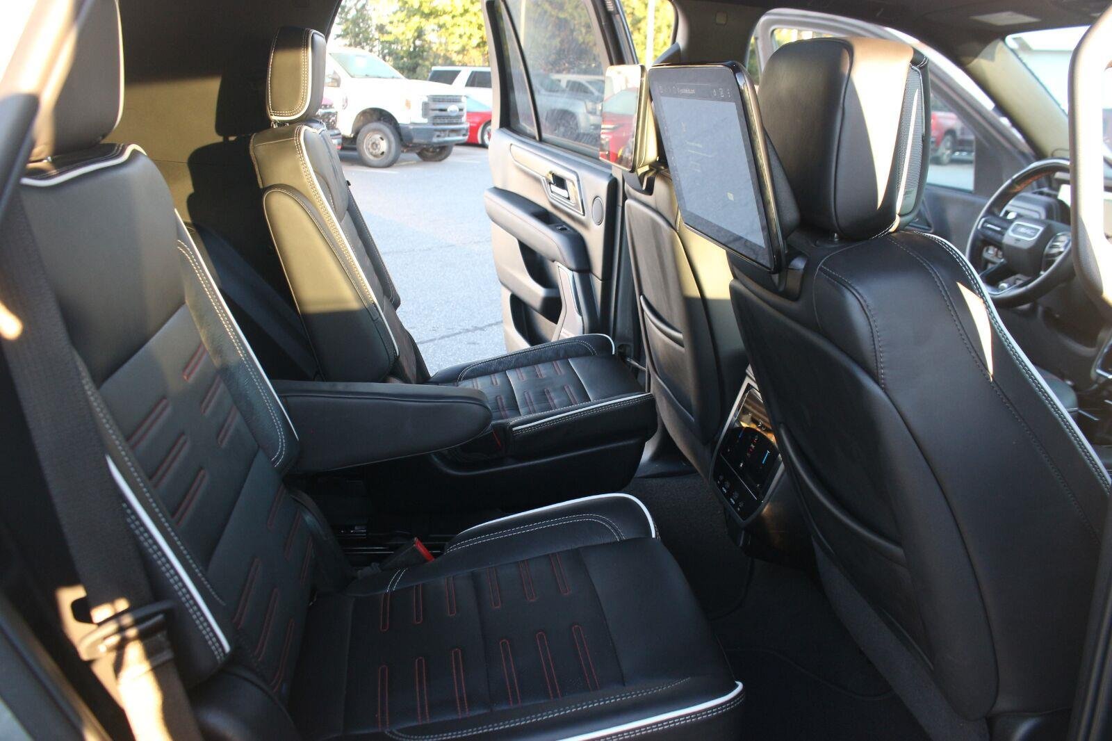 Used 2025 GMC Yukon AT4 Ultimate AWD/4WD image 41