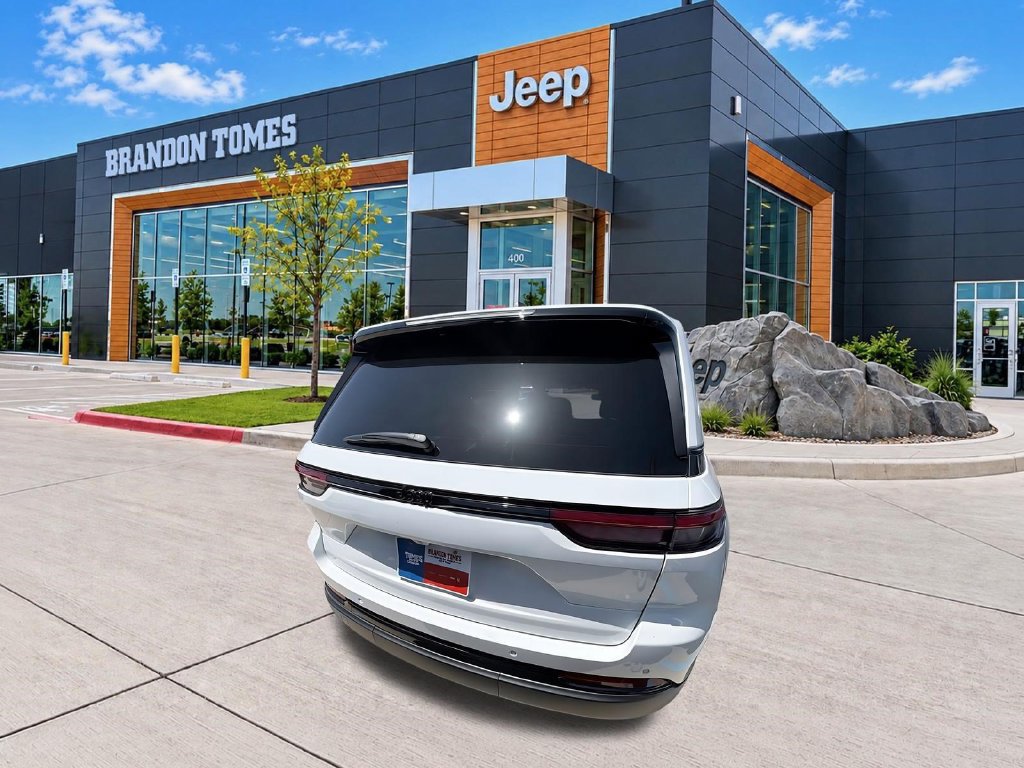Used 2025 Jeep Grand Cherokee Altitude RWD image 22
