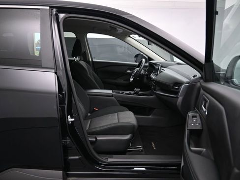 Certified 2024 Nissan Rogue SV FWD image 25