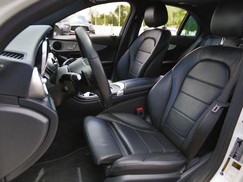 Used 2019 Mercedes-Benz C 300 Sedan w/ Premium Package image 5