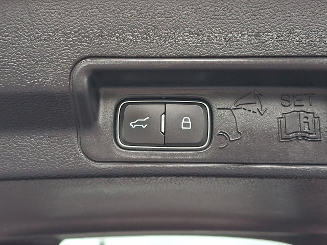 Used 2022 Ford Explorer XLT w/ Equipment Group 202A AWD/4WD image 31