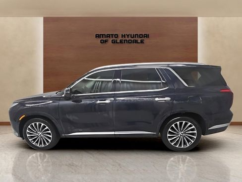 Used 2024 Hyundai Palisade Calligraphy image 3