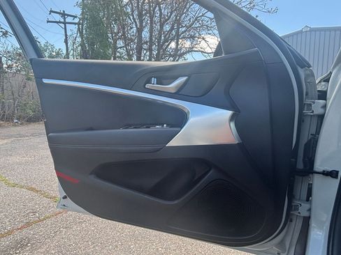 Used 2025 Genesis G70 2.5T AWD/4WD image 18