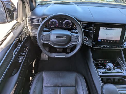 Used 2022 Jeep Wagoneer Series III w/ Flexible Seating Group image 19