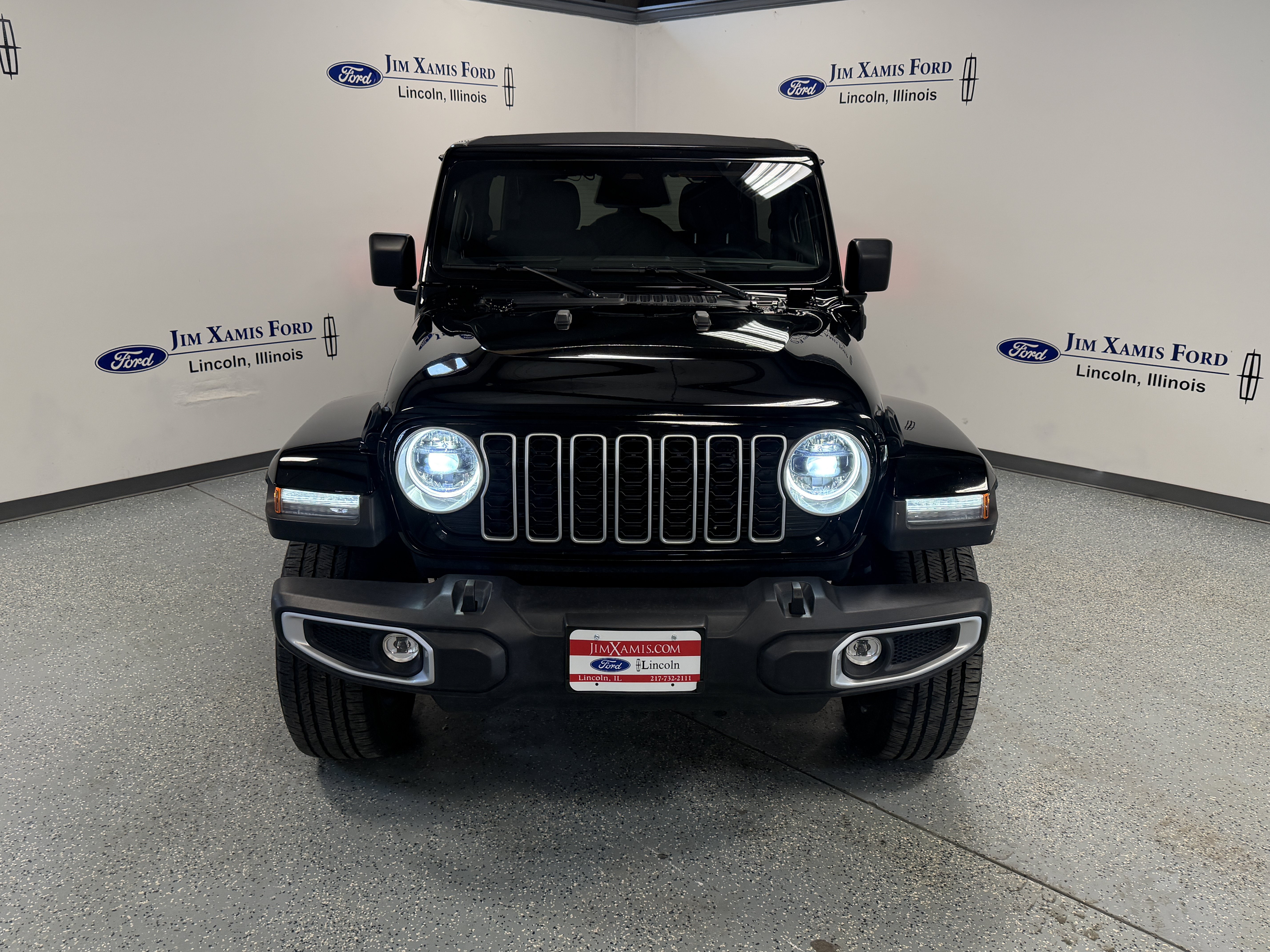 Used 2025 Jeep Wrangler Unlimited Sahara w/ Safety Group AWD/4WD image 2