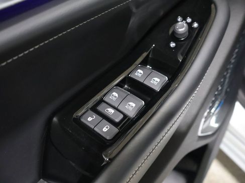 Used 2022 Jeep Grand Cherokee L Overland w/ Advanced Protech Group III AWD/4WD image 15