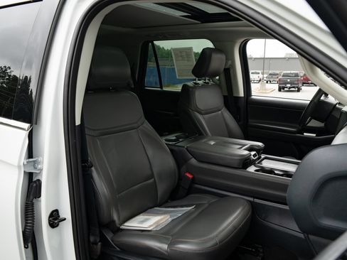 Used 2025 Ford Expedition Active AWD/4WD image 24