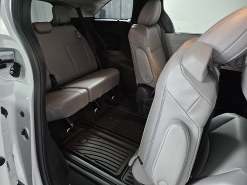 New 2026 Toyota Sienna XLE image 40