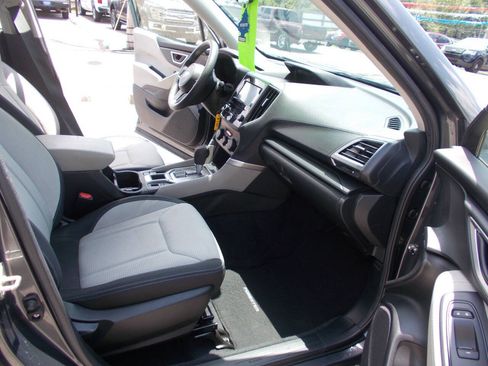 Used 2022 Subaru Forester AWD/4WD image 9