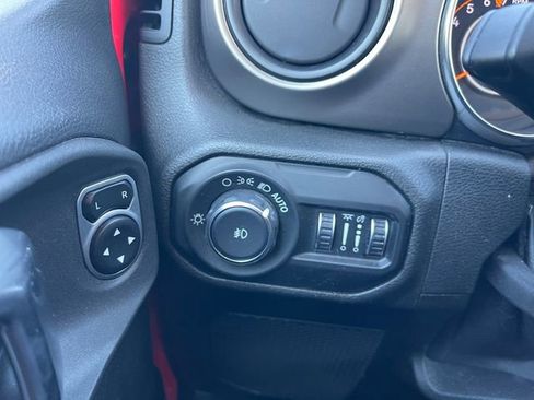 Used 2019 Jeep Wrangler Unlimited Sport S AWD/4WD image 24