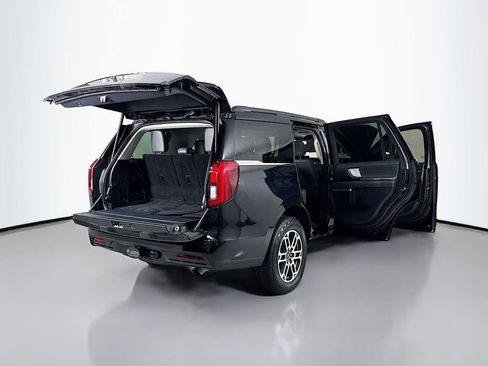 Used 2025 Ford Expedition Active image 31