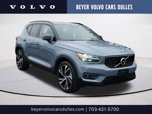 Certified 2022 Volvo XC40 T5 R-Design w/ Climate Package image 1