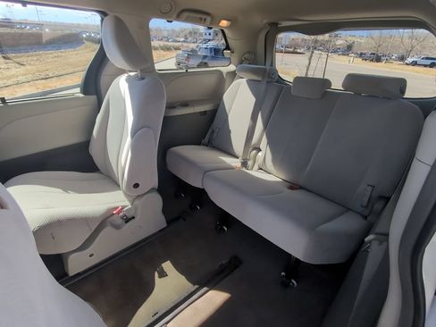 Used 2013 Toyota Sienna LE w/ Towing Pkg AWD/4WD image 26