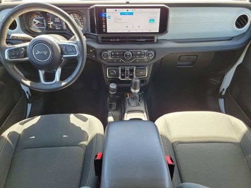 Used 2024 Jeep Wrangler Sahara image 12