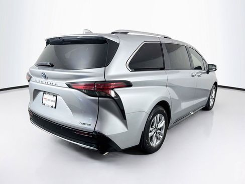 Certified 2025 Toyota Sienna Limited FWD image 2