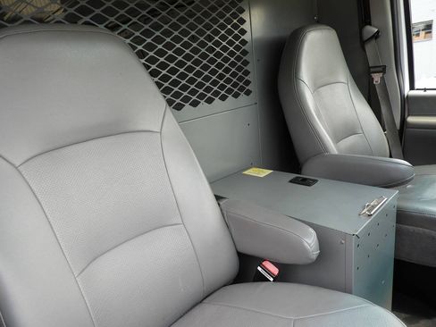 Used 2007 Ford E-150 and Econoline 150 RWD image 25