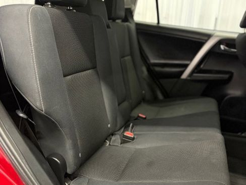 Used 2018 Toyota RAV4 XLE AWD/4WD image 17