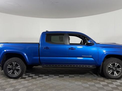 Used 2017 Toyota Tacoma TRD Sport AWD/4WD image 8