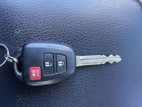 Used 2014 Toyota RAV4 LE image 47