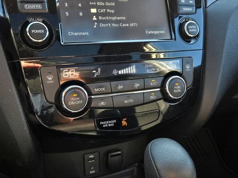 Used 2014 Nissan Rogue SV w/ SV Premium Package AWD/4WD image 28