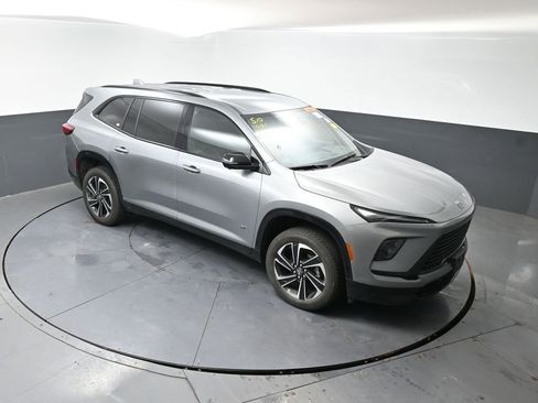 Used 2025 Buick Enclave Sport Touring AWD/4WD image 17