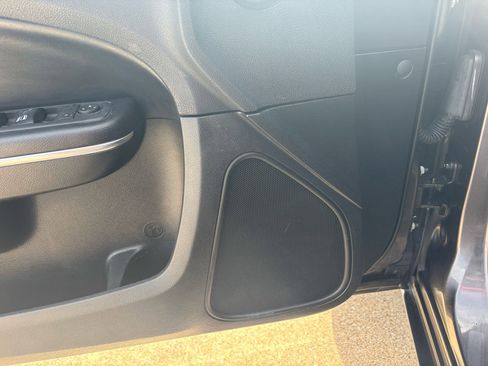 Used 2018 Chrysler 300 S image 13