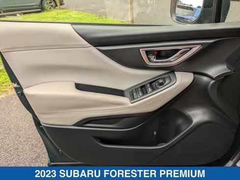 Used 2023 Subaru Forester Premium AWD/4WD image 12