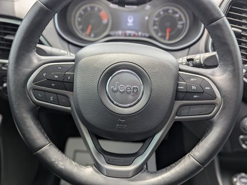 Used 2019 Jeep Cherokee Limited image 35