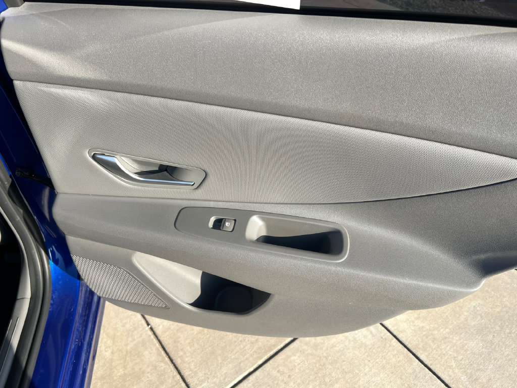 Certified 2025 Hyundai Elantra SEL FWD image 9