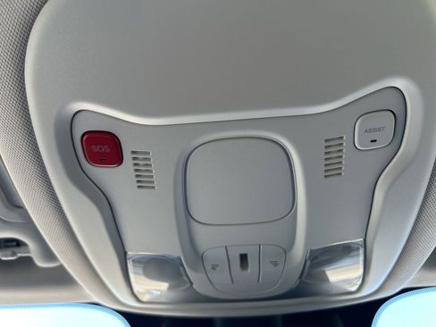 Certified 2022 Jeep Renegade Latitude w/ Convenience Group image 33