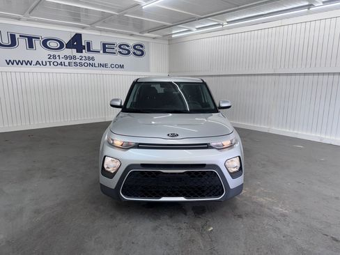 Used 2020 Kia Soul LX image 2