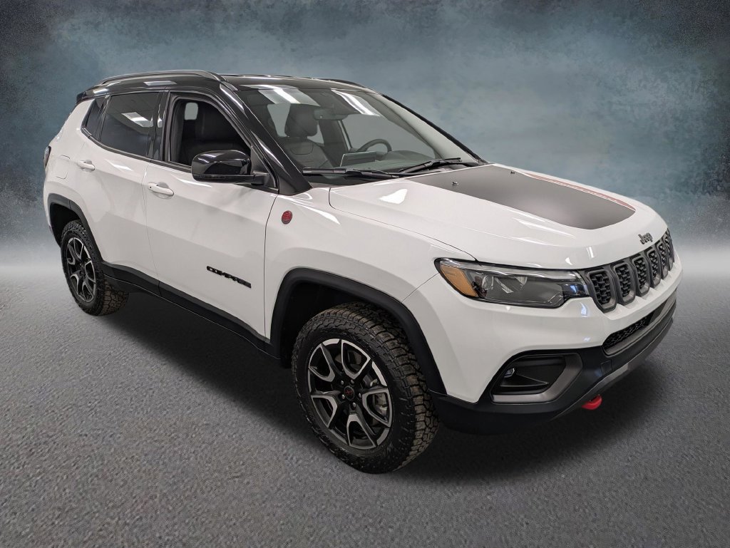 Used 2025 Jeep Compass Trailhawk w/ Trailhawk Elite Group AWD/4WD image 3