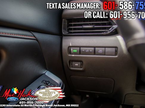 Used 2025 Nissan Sentra SR w/ SR Premium Package FWD image 19