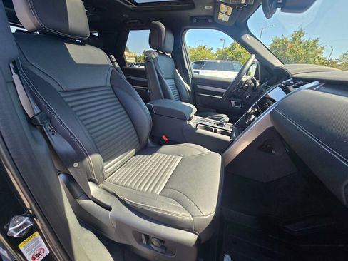 Used 2025 Land Rover Discovery Dynamic SE AWD/4WD image 10