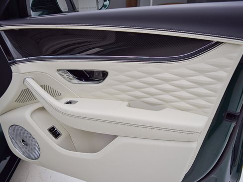 Certified 2022 Bentley Flying Spur V8 AWD/4WD image 26