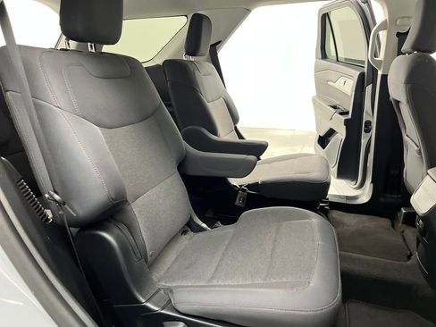 Used 2025 Ford Explorer Active image 18