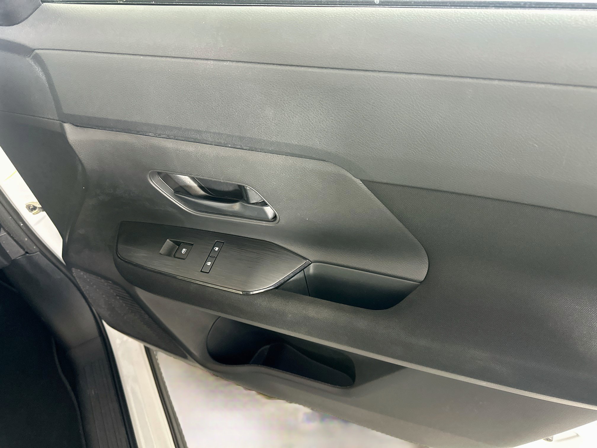Used 2025 Nissan Kicks S FWD image 29
