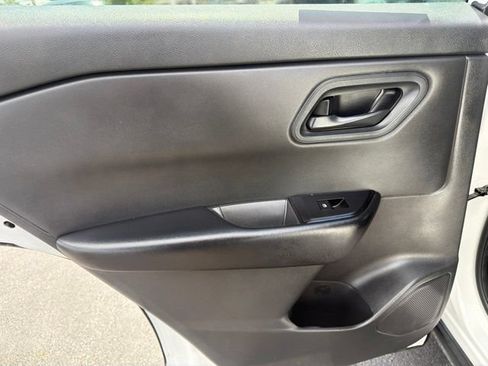 Used 2024 Nissan Rogue S AWD/4WD image 33